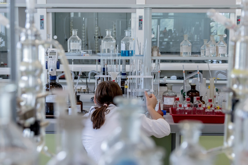 farmacêutica e cosmética